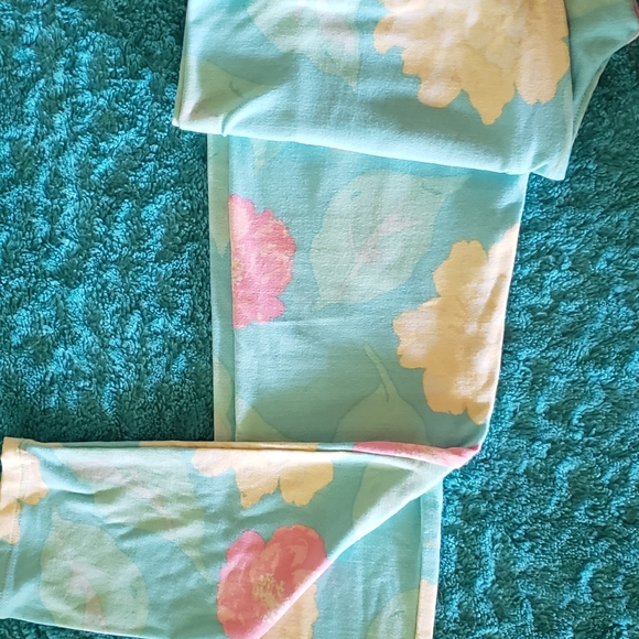 Lula Roe - Picture 2 of 2